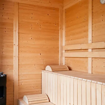 Nyaraló In With Sauna *